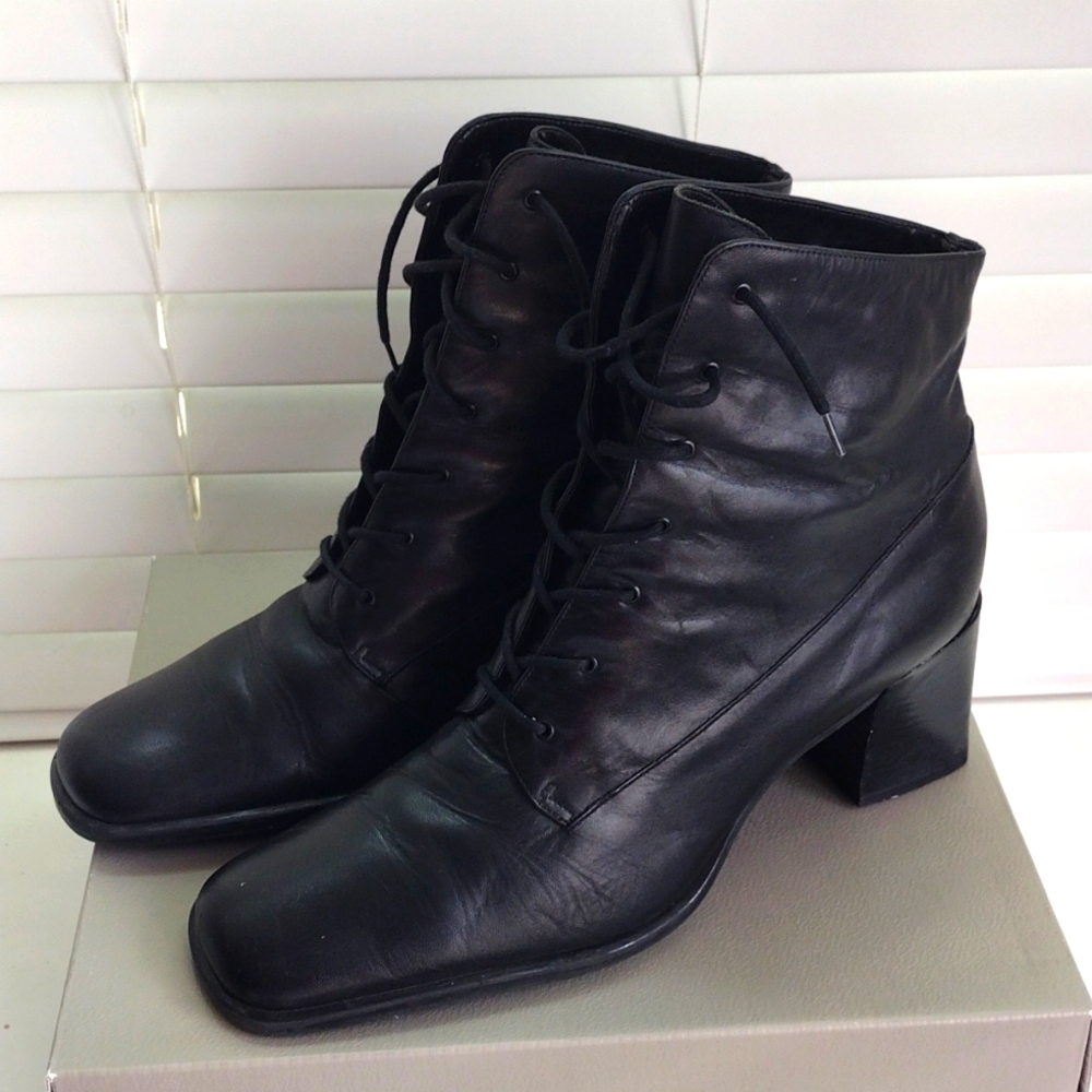 Pesaro black leather heeled ankle boots with lace. Pre-owned, Size 11 M
